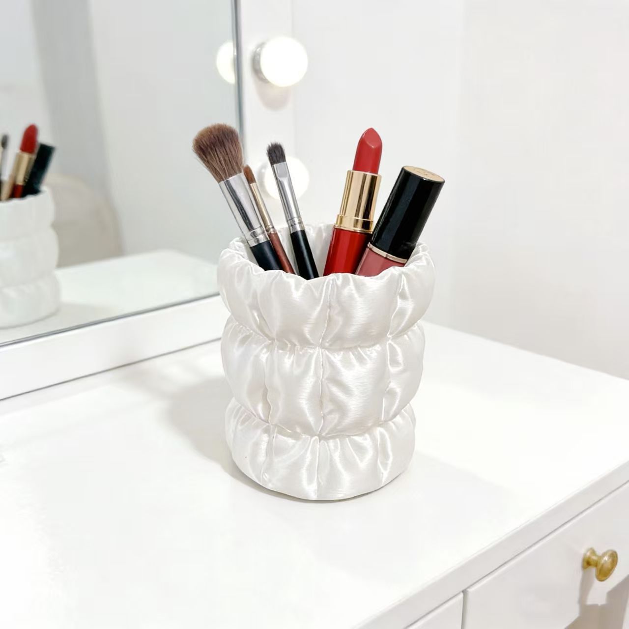 حامل فرش المكياج من الساتان ال - مراجعة Luxury Skincare And Makeup Brands وسعره