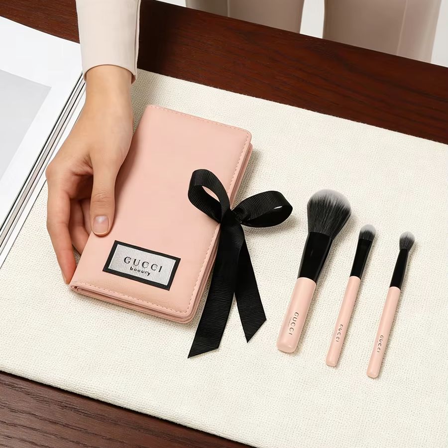 مجموعة فرش مكياج من جوتشي، فرش - مراجعة Luxury Skincare And Makeup Brands وسعره